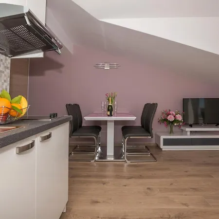 Apartman With A Parking Space - 6720