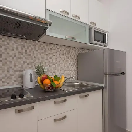 With A Parking Space - 6720 Apartman Makarska